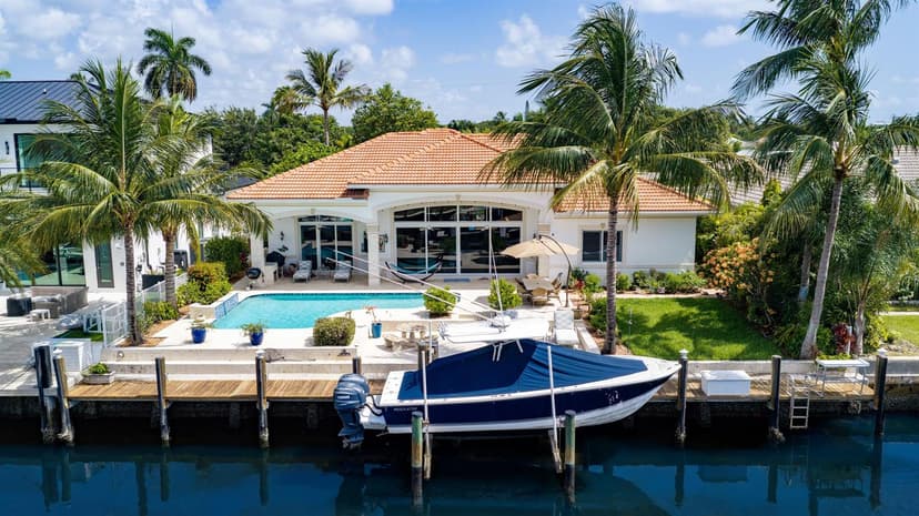 2760 NE 51st Street, Lighthouse Point FL 33064