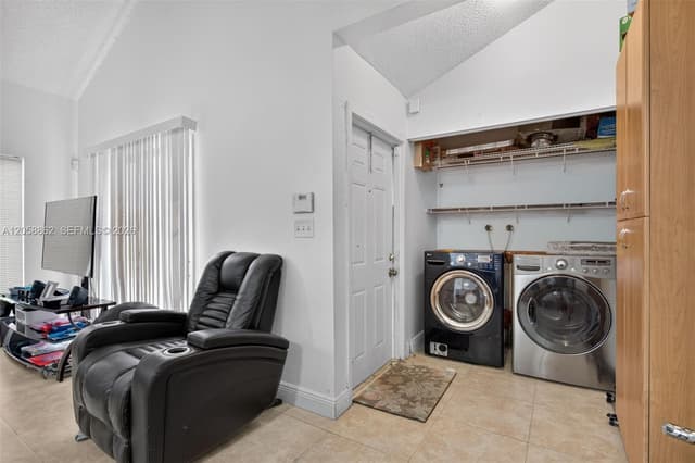 2422 NW 55th Ter, Lauderhill FL 33313 - Lauderhill, FL - Photo 4