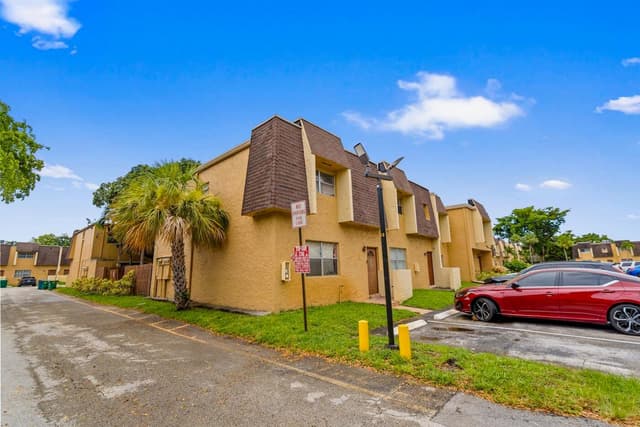 5655 BLUEBERRY Court # 1, Lauderhill FL 33313 - Lauderhill, FL - Photo 2