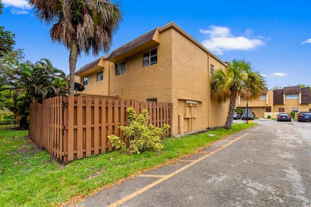 5655 BLUEBERRY Court # 1, Lauderhill FL 33313 - Lauderhill, FL - Photo 3