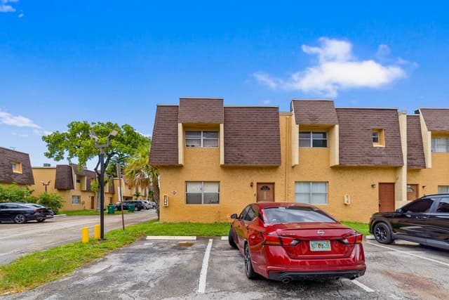 5655 BLUEBERRY Court # 1, Lauderhill FL 33313 - Lauderhill, FL - Photo 4
