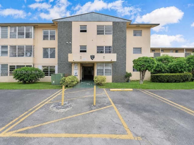 110 Royal Palm Rd # 208, Hialeah Gardens FL 33016 - Hialeah Gardens, FL - Photo 2