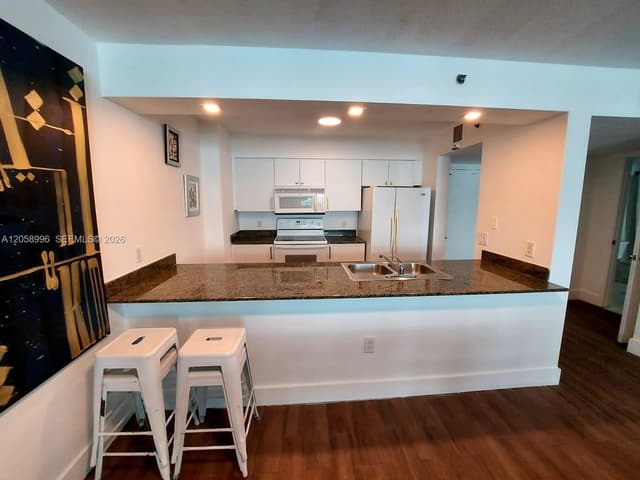 1200 Brickell Bay Dr # 3708, Miami FL 33131 - Miami, FL - Photo 5