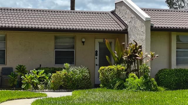 173 Lake Meryl Drive, West Palm Beach FL 33411 - West Palm Beach, FL - Photo 4