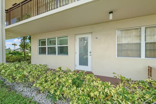 135 ANDOVER F, West Palm Beach FL 33417 - West Palm Beach, FL - Photo 2