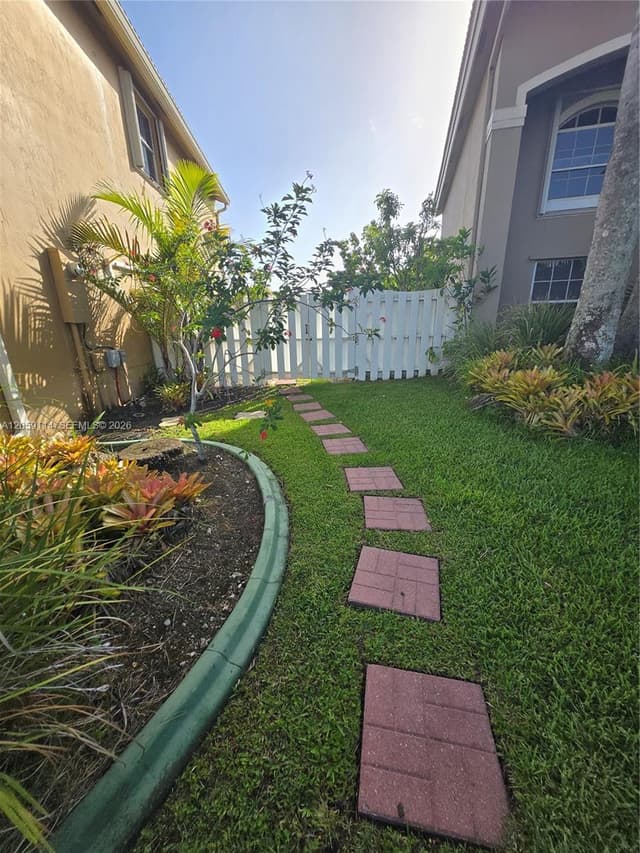 19130 NW 10th St, Pembroke Pines FL 33029 - Pembroke Pines, FL - Photo 6