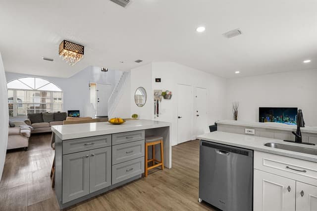 527 NW 87TH Lane, Coral Springs FL 33071 - Coral Springs, FL - Photo 5