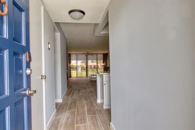 4471 Luxemburg Court # 206, Lake Worth FL 33467 - Lake Worth, FL - Photo 2