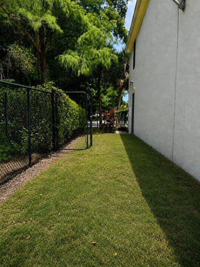 3373 CONFETTI Lane # 8, Margate FL 33063 - Margate, FL - Photo 5