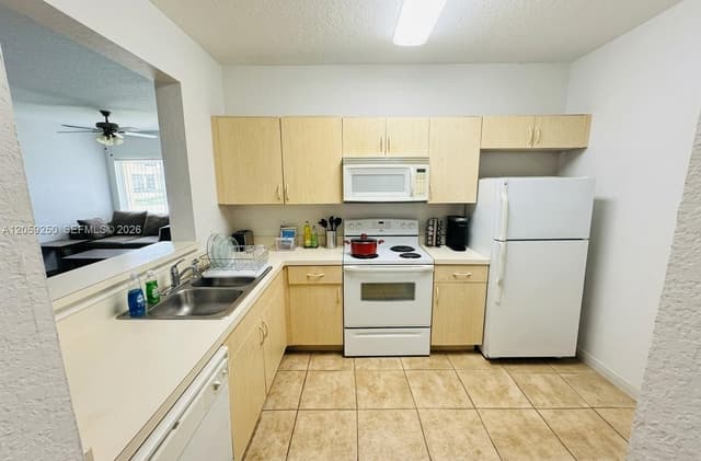 1169 Golden Lakes Blvd # 1123, West Palm Beach FL 33411 - West Palm Beach, FL - Photo 4