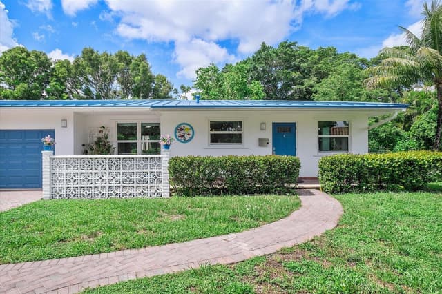 13988 Lake Lure Court, Miami Lakes FL 33014 - Miami Lakes, FL - Photo 2