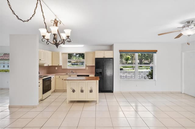 13988 Lake Lure Court, Miami Lakes FL 33014 - Miami Lakes, FL - Photo 6