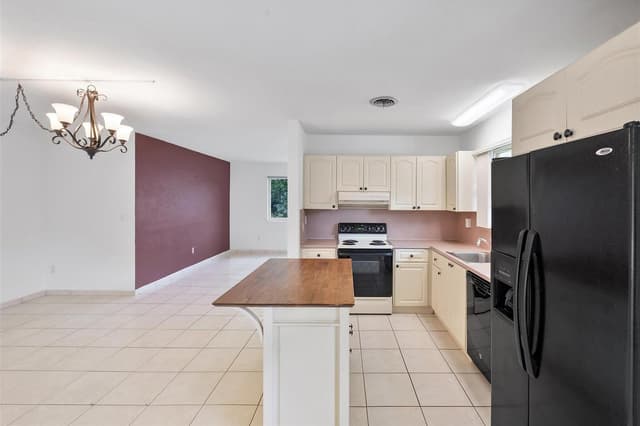 13988 Lake Lure Court, Miami Lakes FL 33014 - Miami Lakes, FL - Photo 5