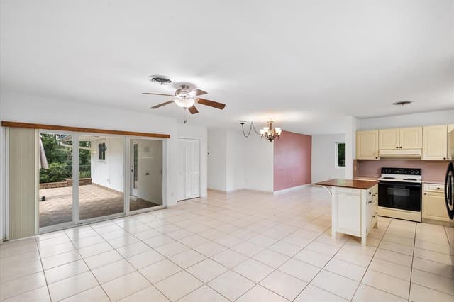 13988 Lake Lure Court, Miami Lakes FL 33014 - Miami Lakes, FL - Photo 4
