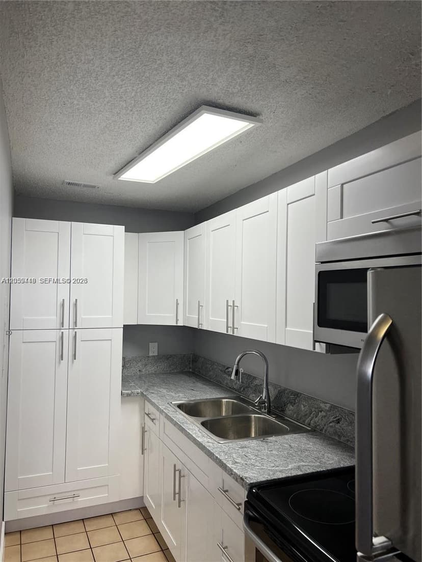 645 W 68th St # 645, Hialeah FL 33014