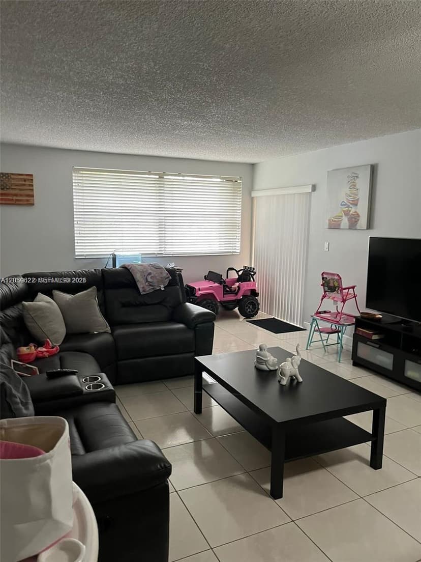 10135 NW 9th St Cir # 208, Miami FL 33172