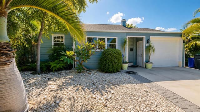 715 N PALMWAY, FL 33460 - Photo 2