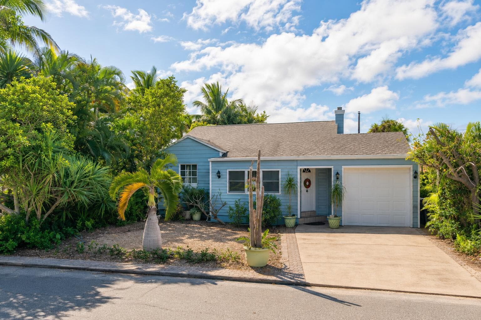 715 N PALMWAY, FL 33460 - Photo 1