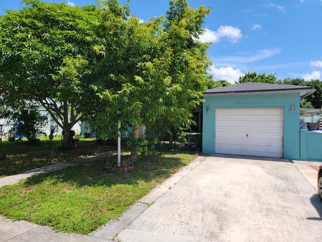 5165 SW 10TH Court, Margate FL 33068 - Margate, FL - Photo 4
