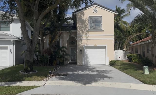 5655 LA QUINTA Court, Lake Worth FL 33463 - Lake Worth, FL - Photo 2
