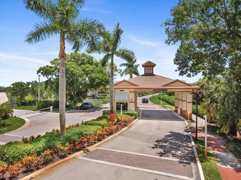 4266 Deste Court # 302, Lake Worth FL 33467