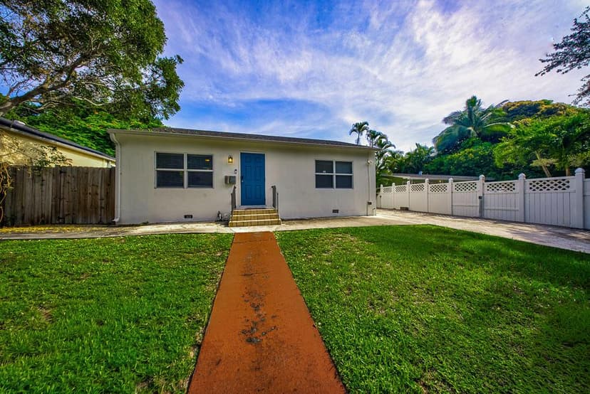 827 Nathan Hale Road, West Palm Beach FL 33405