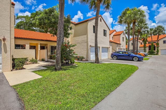 14 Vía De Casas Sur # 103, Boynton Beach FL 33426 - Boynton Beach, FL - Photo 2