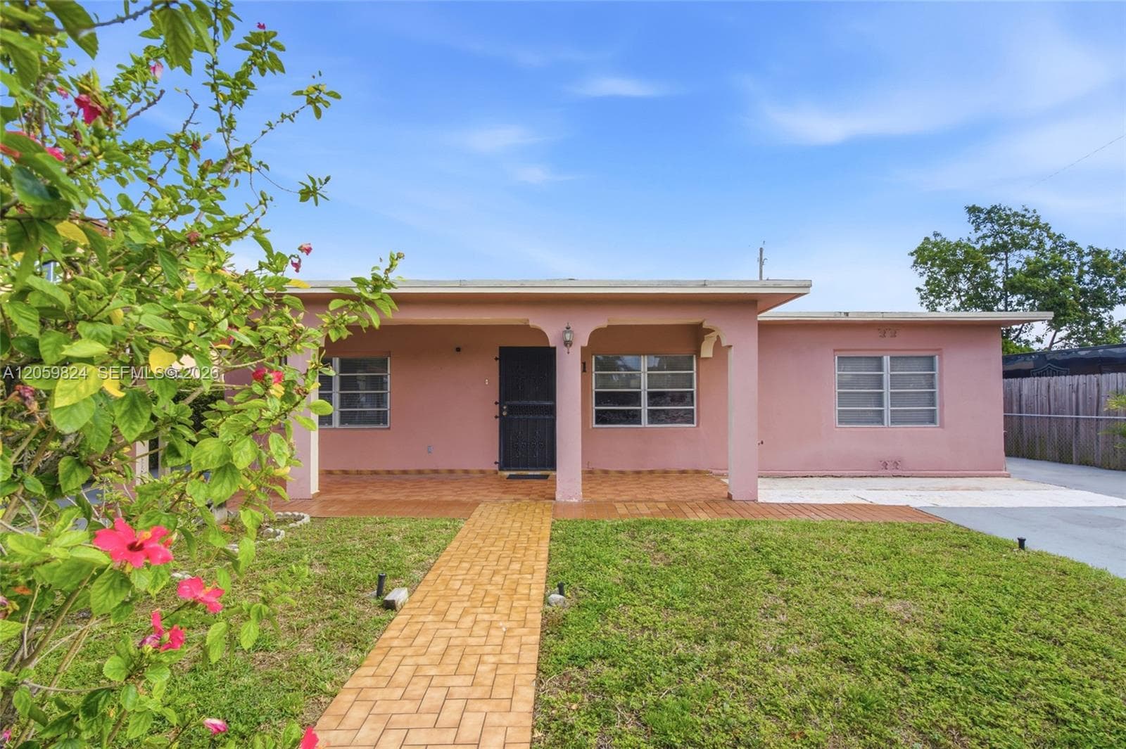 921 E 14 St, Hialeah FL 33010