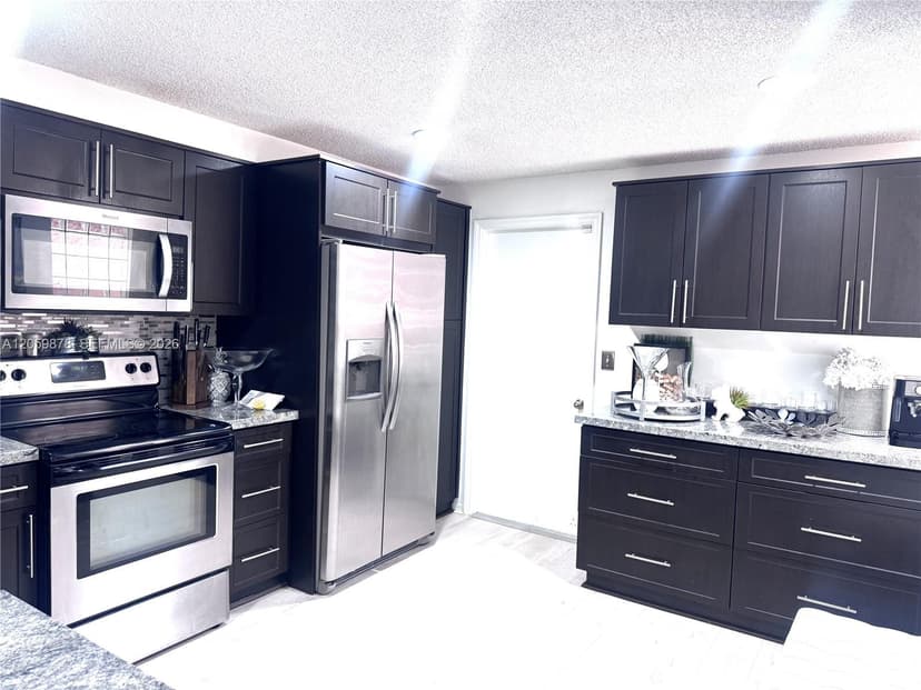 1543 Barcelona Way # 30, Weston FL 33327