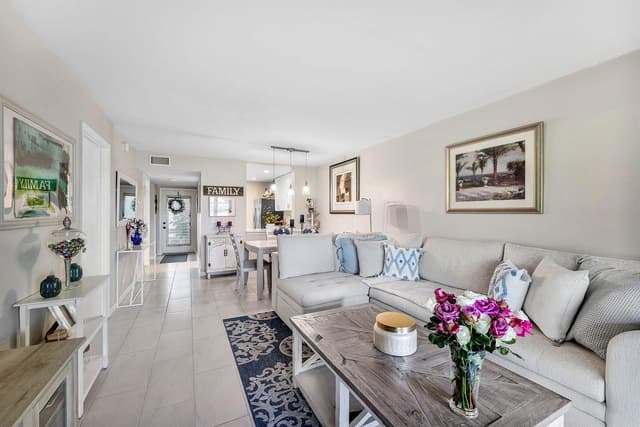 112 Lake Constance Drive, West Palm Beach FL 33411 - West Palm Beach, FL - Photo 6