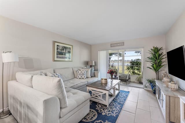 112 Lake Constance Drive, West Palm Beach FL 33411 - West Palm Beach, FL - Photo 5