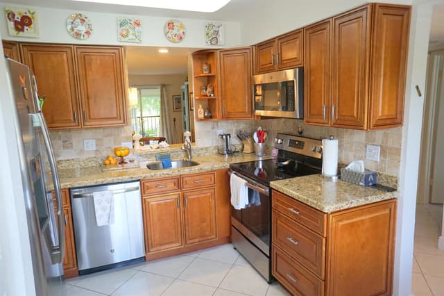 7286 HUNTINGTON Lane # 306, Delray Beach FL 33446 - Delray Beach, FL - Photo 5