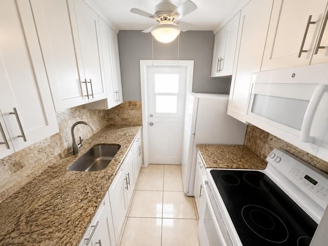 1114 Lake Terrace # 203, Boynton Beach FL 33426 - Boynton Beach, FL - Photo 4