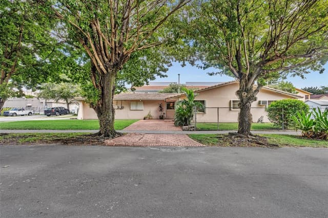 39 SW 114th Ave, Sweetwater FL 33174 - Sweetwater, FL - Photo 5