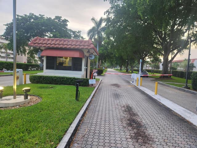 811 S Hollybrook Drive S # 206, Pembroke Pines FL 33025 - Pembroke Pines, FL - Photo 2