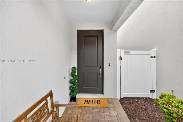 425 NW 33rd Ln, Pompano Beach FL 33069 - Pompano Beach, FL - Photo 2