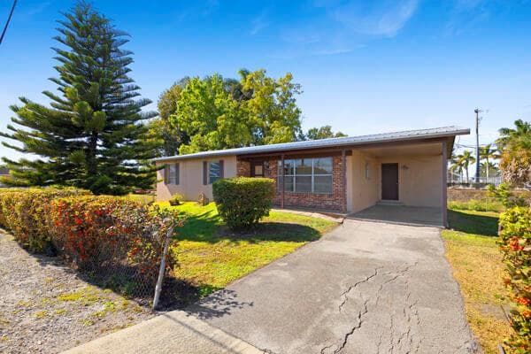 110 SW 12TH Avenue, South Bay FL 33493 - South Bay, FL - Photo 2