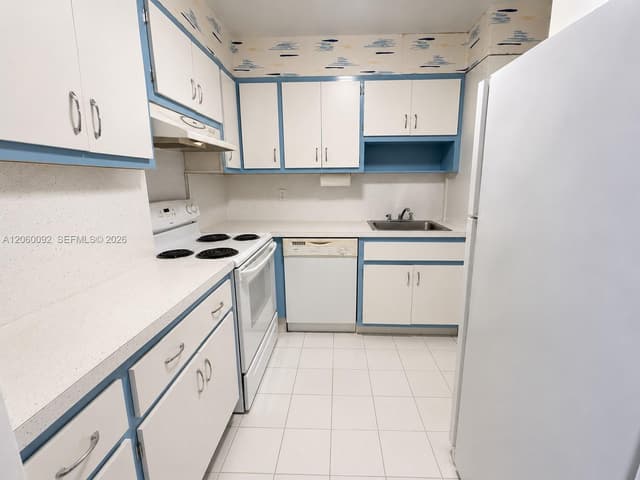 220 Kings Point Dr # 211, Sunny Isles Beach FL 33160 - Sunny Isles Beach, FL - Photo 4