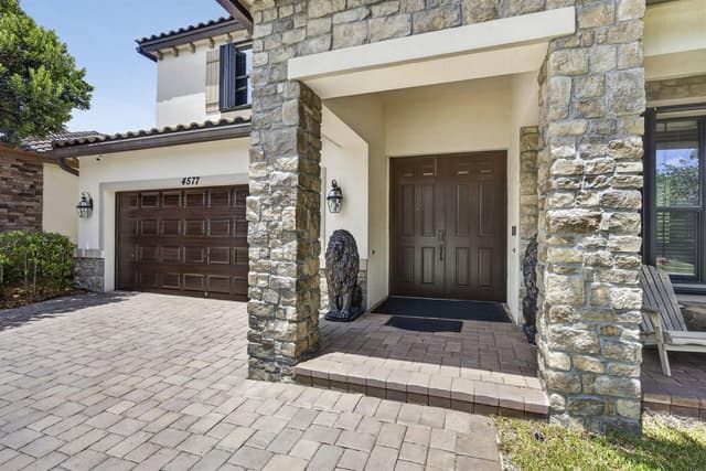 4577 Willow Run Way, Lake Worth FL 33467 - Lake Worth, FL - Photo 2