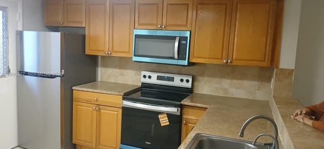1591 NE Miami Gardens Dr # 205, Miami FL 33179 - Miami, FL - Photo 3