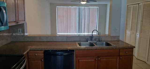 1591 NE Miami Gardens Dr # 205, Miami FL 33179 - Miami, FL - Photo 4