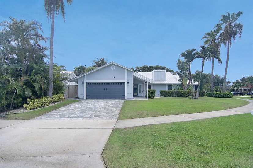 19 PINEHILL Trail E, Tequesta FL 33469