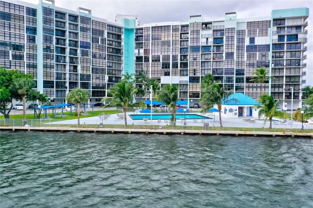 200 Leslie Dr # 329, Hallandale Beach FL 33009 - Hallandale Beach, FL - Photo 2