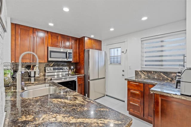 301 NE 14th Ave # 207, Hallandale Beach FL 33009 - Hallandale Beach, FL - Photo 5