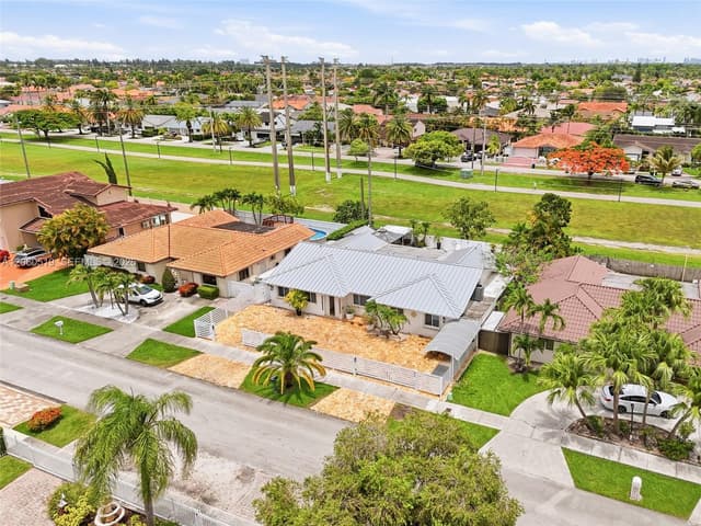 323 NW 136th Pl, Miami FL 33182 - Miami, FL - Photo 2