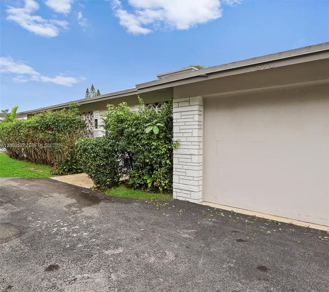 4810 Johnson St, Hollywood FL 33021 - Hollywood, FL - Photo 2