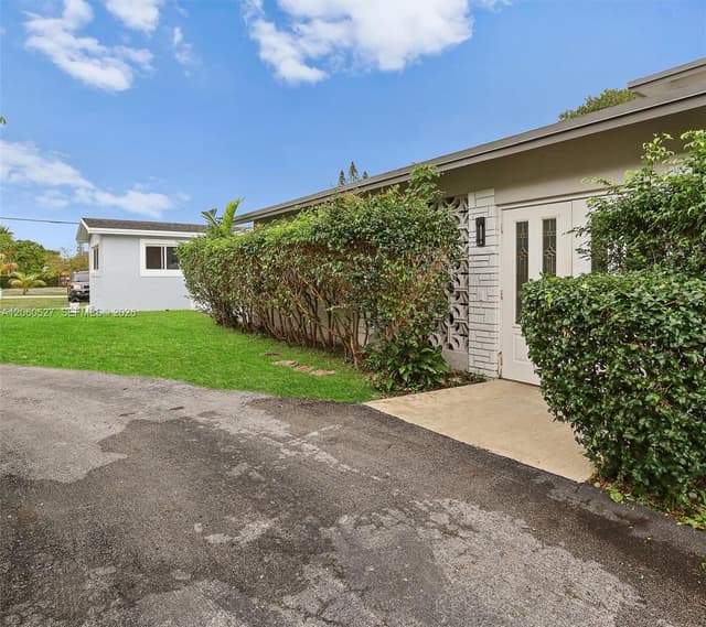 4810 Johnson St, Hollywood FL 33021 - Hollywood, FL - Photo 3