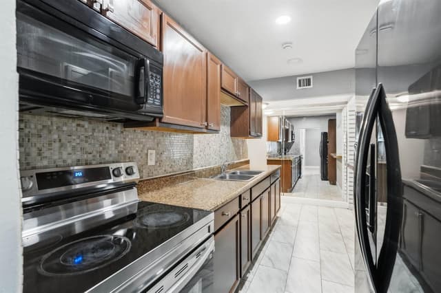 1751 LAUDERDALE MANOR Drive, Fort Lauderdale FL 33311 - Fort Lauderdale, FL - Photo 6