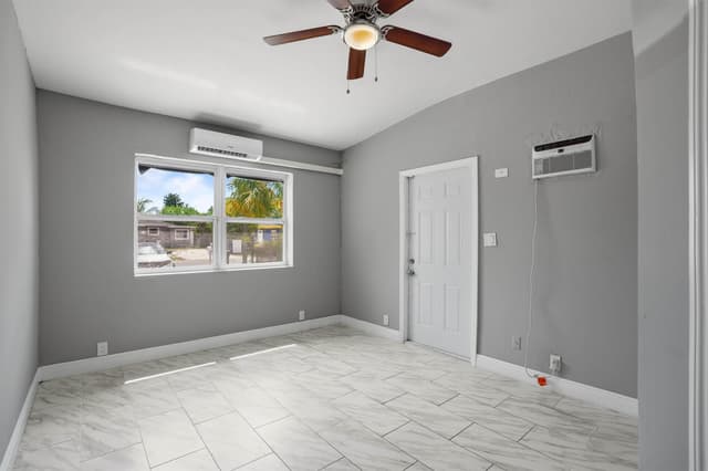1751 LAUDERDALE MANOR Drive, Fort Lauderdale FL 33311 - Fort Lauderdale, FL - Photo 7
