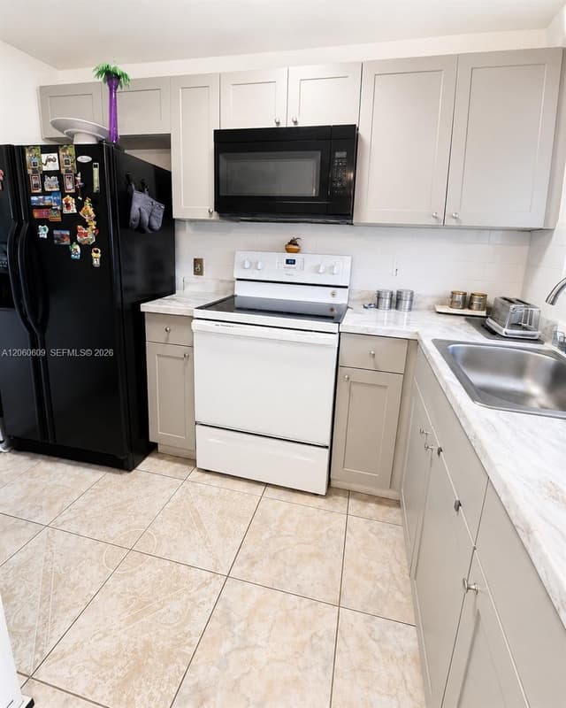 8345 Sunrise Lakes Blvd # 203, Sunrise FL 33322 - Sunrise, FL - Photo 2